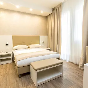 hotel-touring.hotelslidodijesolo.com/